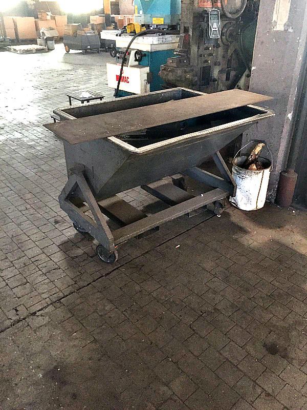 Benna_basculante_per_muletto_attrezzatura_officina_meccanica
