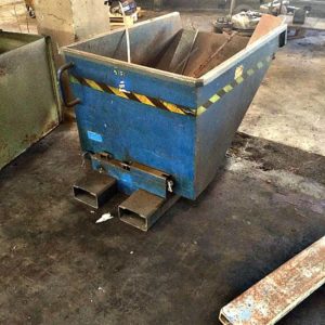 Benna_muletto_per_scarico_attrezzatura_officina_meccanica