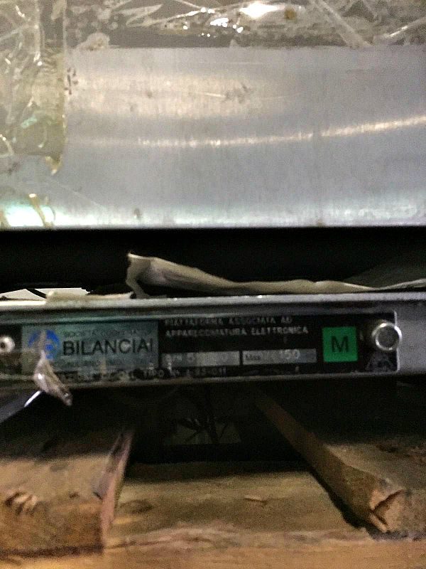 Bilancia_a_piatto_con_visualizzatore_del_peso_attrezzatura_officina_meccanica