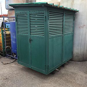 Casetta_da_giardino_apribile_attrezzatura_officina_meccanica
