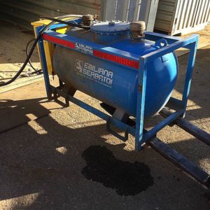 Cisterna_da_gasolio_con_erogatore_e_conta_litri_1_attrezzatura_officina_meccanica