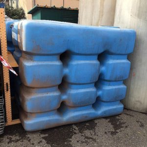 Cisterne_da_acqua_da_2000_litri_attrezzatura_officina_meccanica