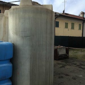 Cisterne_da_acqua_da_9000_litri_attrezzatura_officina_meccanica
