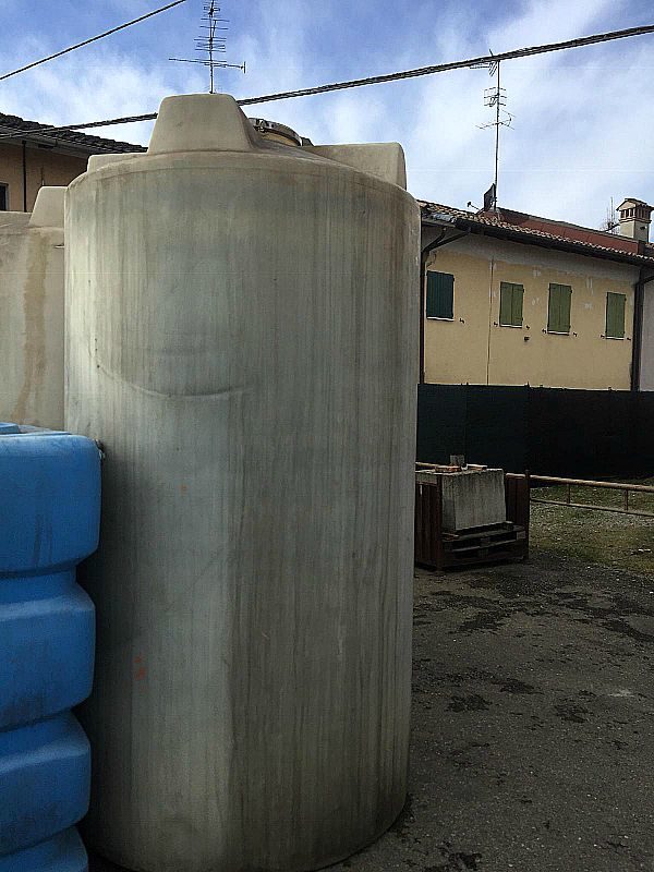 Cisterne_da_acqua_da_9000_litri_attrezzatura_officina_meccanica