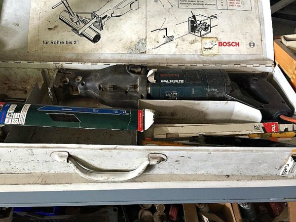 Sega_elettrica_x_ferro_e_legno_bosch_attrezzatura_officina_meccanica