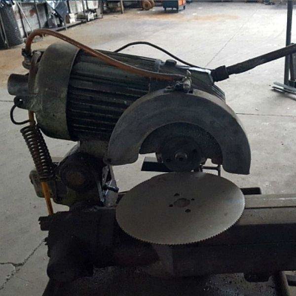 Troncatrice_pedrazzoli_attrezzatura_officina_meccanica