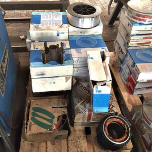 Bancali_di_filo_da_saldare_attrezzatura_officina_meccanica