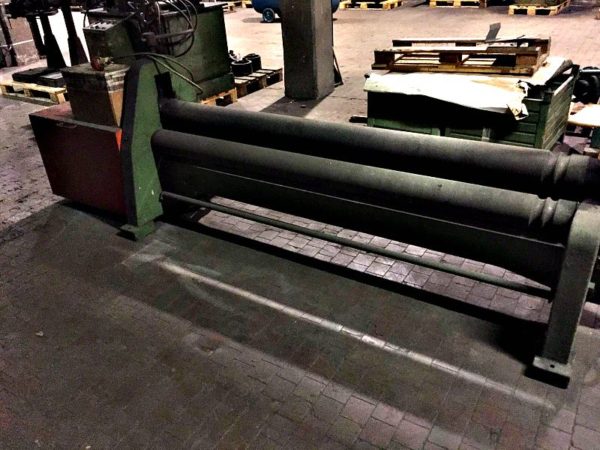 Calandra_elettrica_attrezzatura_officina_meccanica