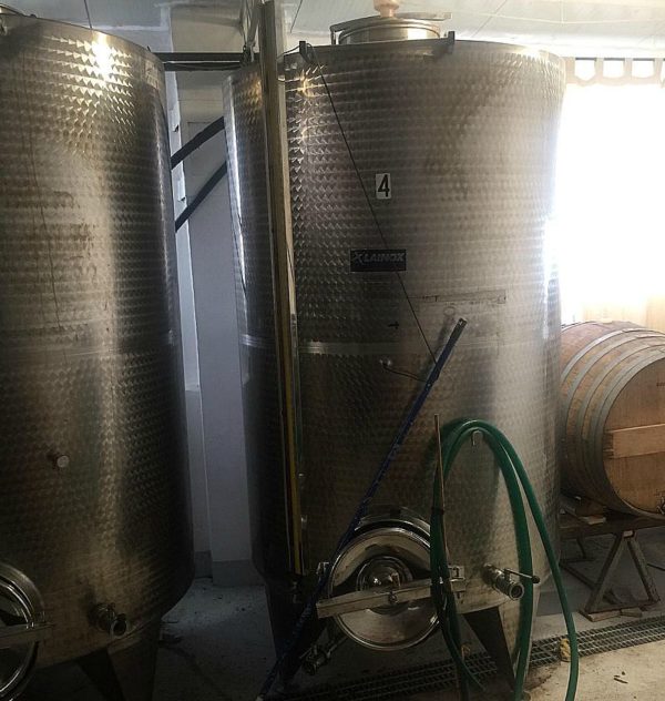 Cisterne_da_vino_acciaio_inox_Lainox_attrezzatura_officina_meccanica