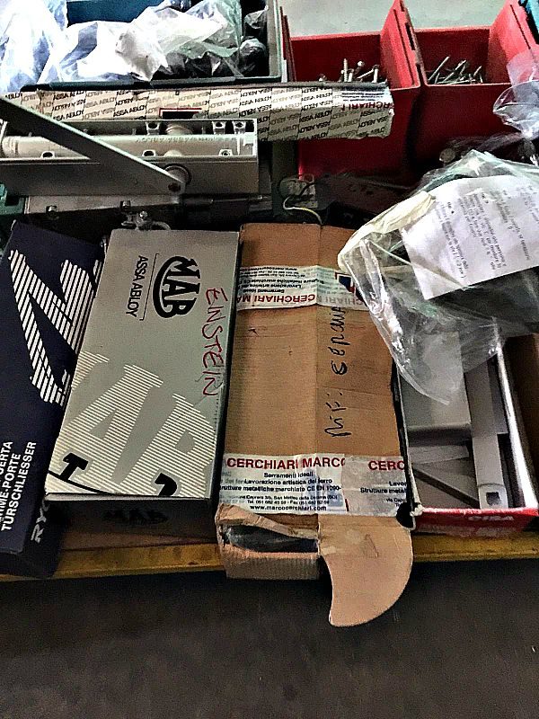 Maniglie_per_serramenti_e_tasselli_attrezzatura_officina_meccanica