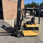 Muletto_Caterpillar_3_ruote_cat_F25_portat_12_quintali_attrezzatura_officina_meccanica