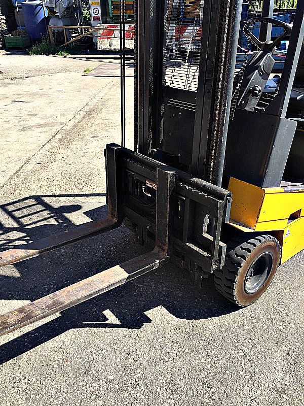 Muletto_elettrico_3_ruote_OM_portata_15_quintali_1_attrezzatura_officina_meccanica