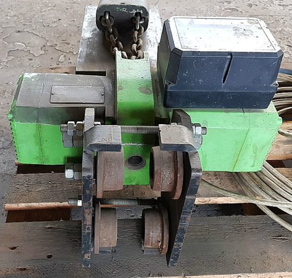 Paranco_elettrico_a_catena_marca_RWM_modello_W 2000_anno 2001_portata_2000 Kg_1_attrezzatura_officina_meccanica