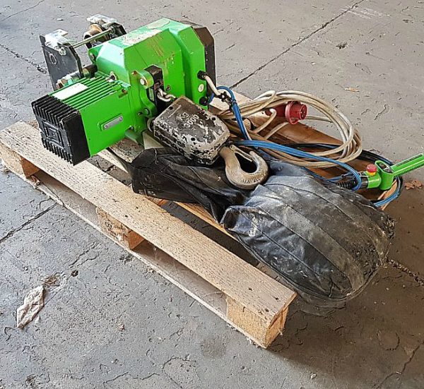 Paranco_elettrico_a_catena_marca_RWM_modello_WR 3000__portata_3000 Kg_attrezzatura_officina_meccanica
