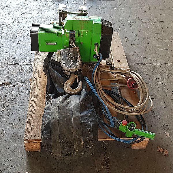 Paranco_elettrico_a_catena_marca_RWM_modello_WR 3000__portata_3000 Kg_attrezzatura_officina_meccanica