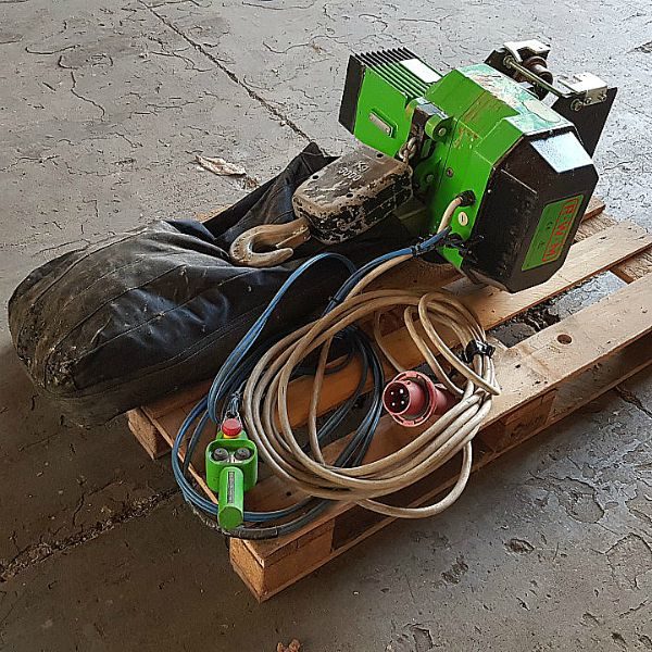 Paranco_elettrico_a_catena_marca_RWM_modello_WR 3000__portata_3000 Kg_attrezzatura_officina_meccanica