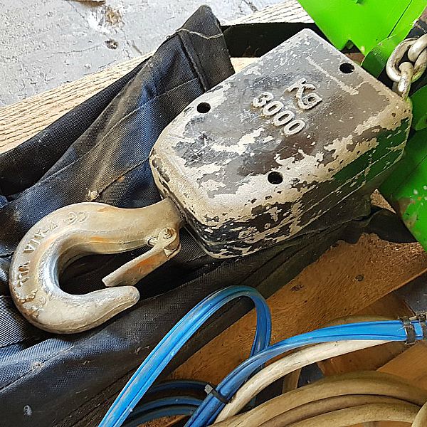 Paranco_elettrico_a_catena_marca_RWM_modello_WR 3000__portata_3000 Kg_attrezzatura_officina_meccanica