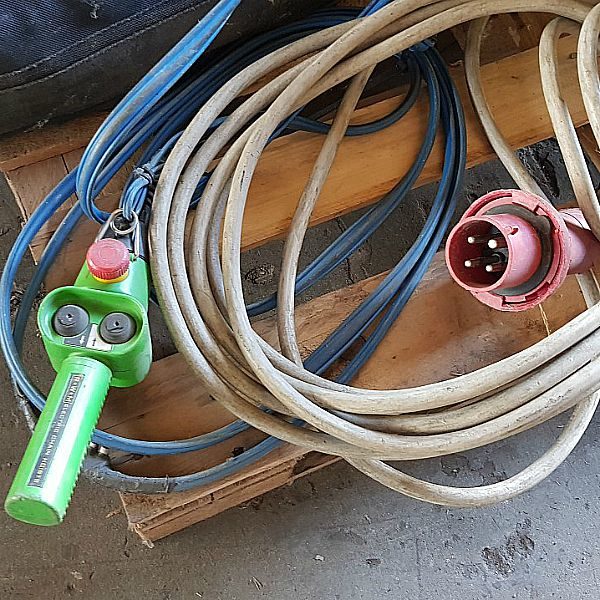 Paranco_elettrico_a_catena_marca_RWM_modello_WR 3000__portata_3000 Kg_attrezzatura_officina_meccanica