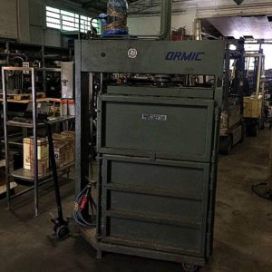 Pressa_per_fare_balle_di_cartone_o_plastica_attrezzatura_officina_meccanica