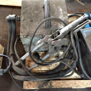 Puntatrice_fissa_usata_attrezzatura_officina_meccanica