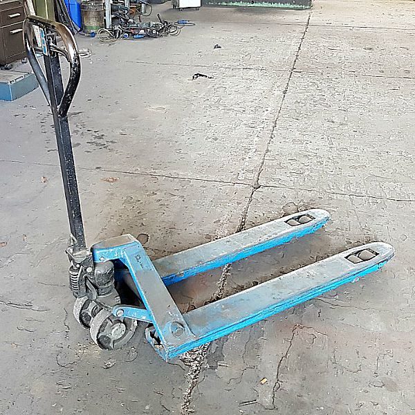 Transpallet_manuale_TRACTEL_PIONEER_portata_2000 Kg_attrezzatura_officina_meccanica