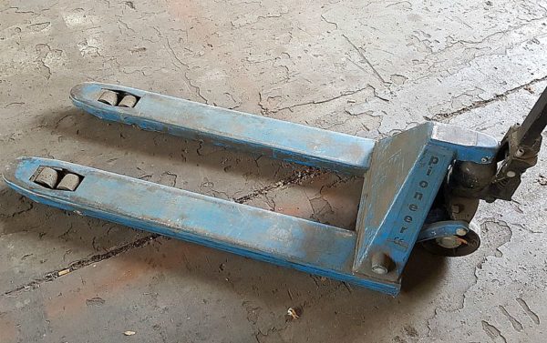 Transpallet_manuale_TRACTEL_PIONEER_portata_2000 Kg_attrezzatura_officina_meccanica