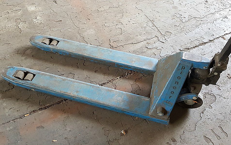 Transpallet_manuale_TRACTEL_PIONEER_portata_2000 Kg_attrezzatura_officina_meccanica