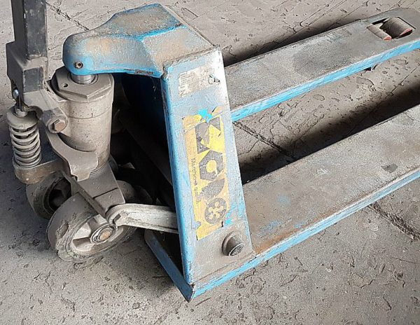 Transpallet_manuale_portata_2000 Kg_attrezzatura_officina_meccanica