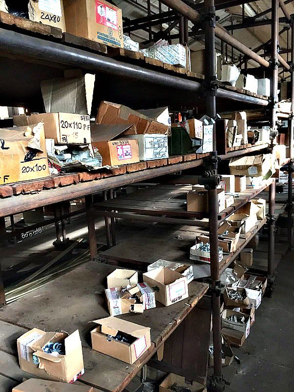 bulloni_dadi_rondelle_piane_rondelle_spaccate_attrezzatura_officina_meccanica