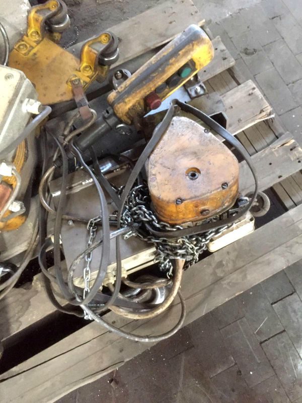 paranco_a_catena_eletrici_da_bandiera_attrezzatura_officina_meccanica
