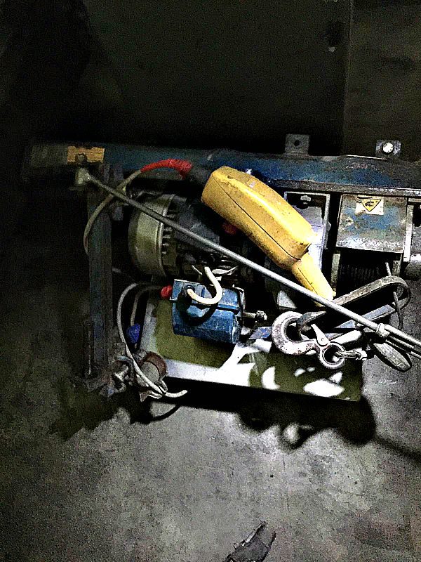 Paranco_elettrico_a_fune_attrezzatura_officina_meccanica