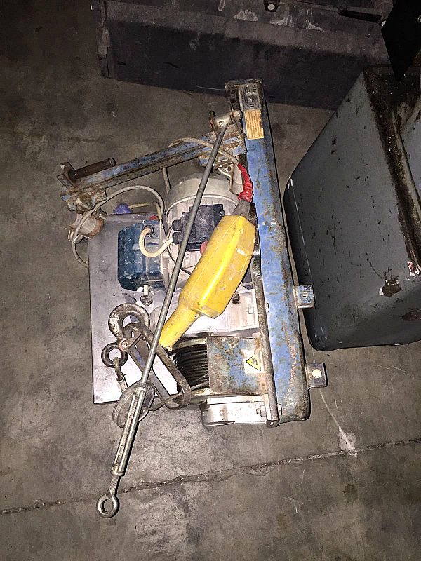 Paranco_elettrico_a_fune_attrezzatura_officina_meccanica