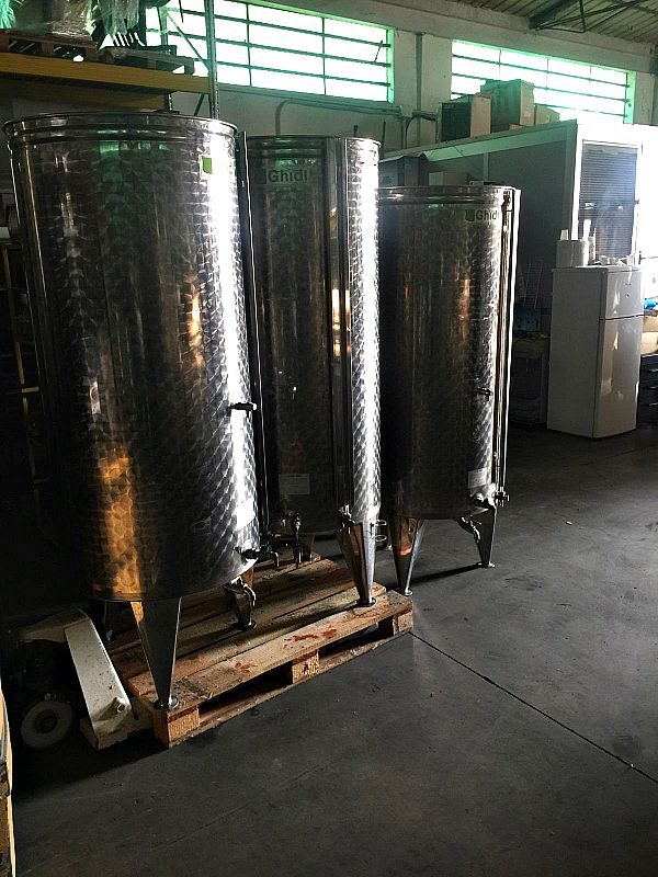 Tini_600_litri_acciaio_per_vino_attrezzatura_officina_meccanica