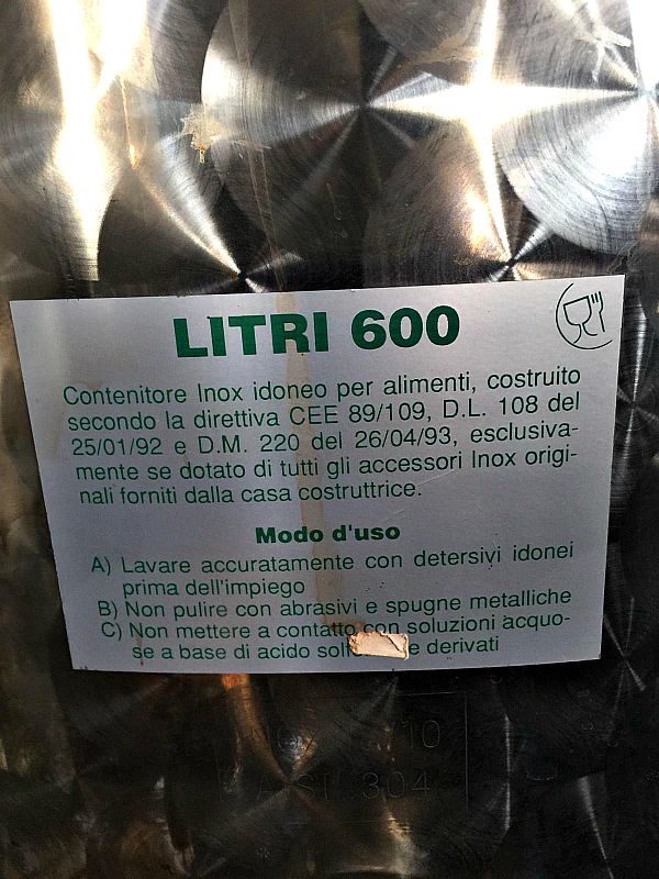 Tini_600_litri_acciaio_per_vino_attrezzatura_officina_meccanica