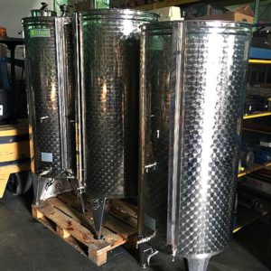 Tini_600_litri_acciaio_per_vino_attrezzatura_officina_meccanica