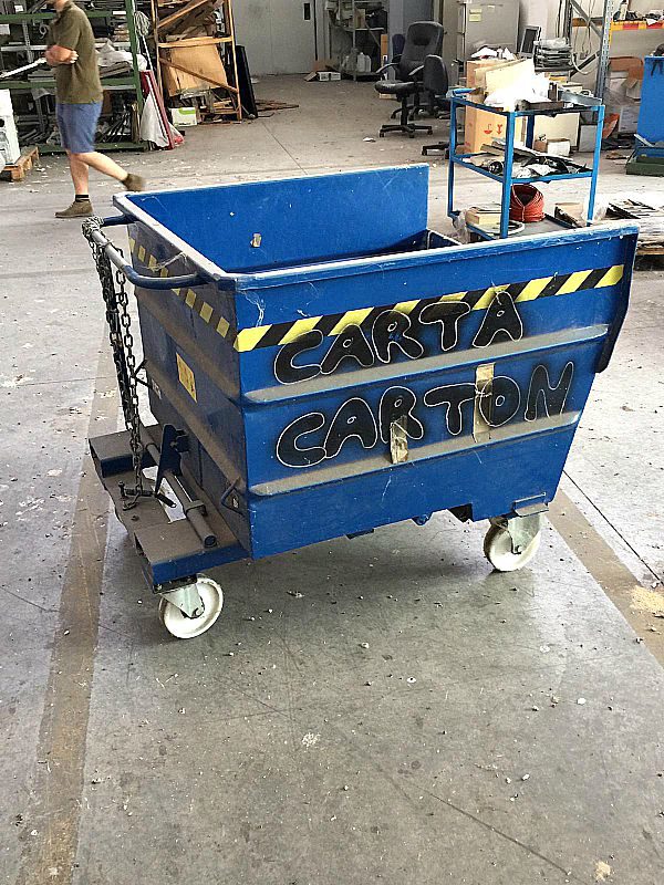 Cassone_con_ruote_ribaltabile_attrezzatura_officina_meccanica