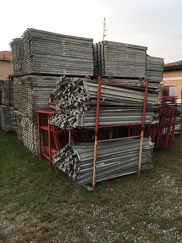 Ponteggio_dalmine_completo_attrezzatura_officina_meccanica