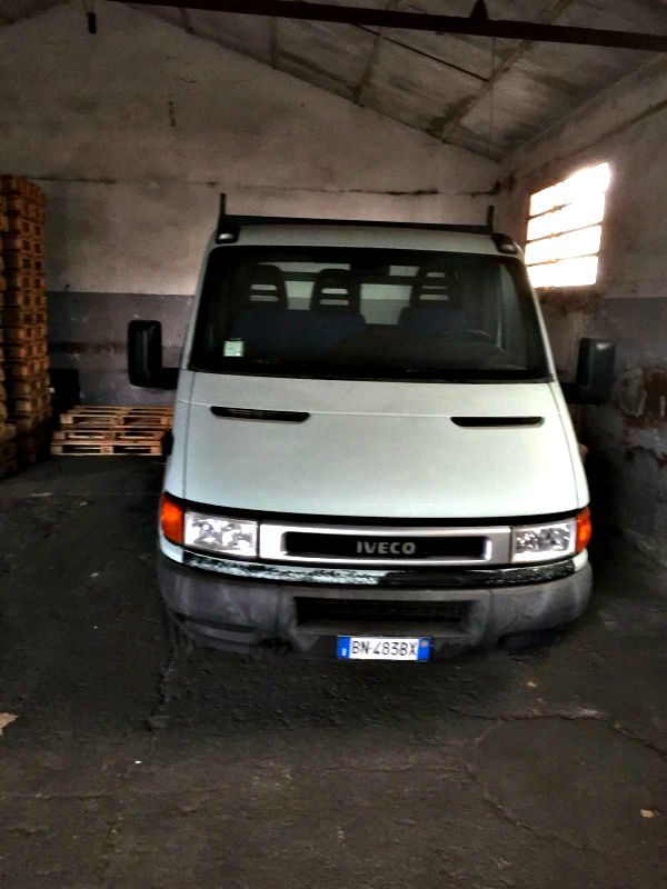 Furgone_iveco_cassonato_fronte_lato_stock_fallimenti