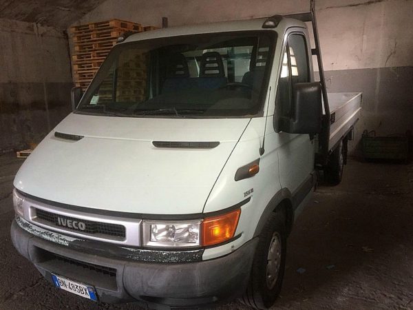 Furgone_iveco_cassonato_fronte_lato_stock_fallimenti