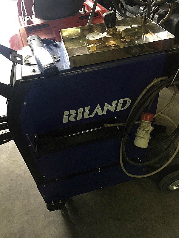 Saldatrice_a_filo_RILAND_MIG_300_GN_attrezzatura_officina_meccanica