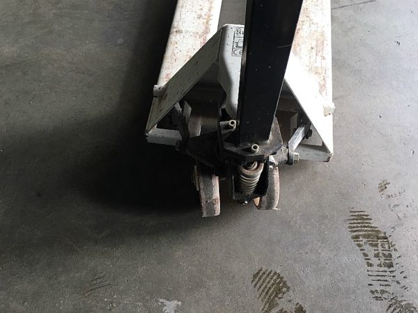 Transpallet_usato_2200_kg_attrezzatura_officina_meccanica