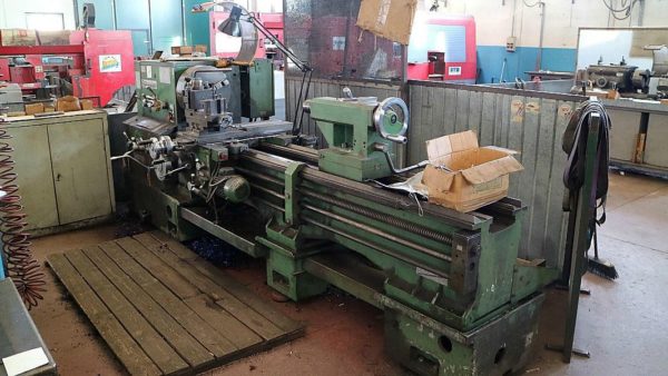Tornio_aris_attrezzatura_officina_meccanica