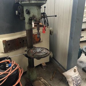 Trapano_a_colonna_senza_marca_del_22_attrezzatura_officina_meccanica