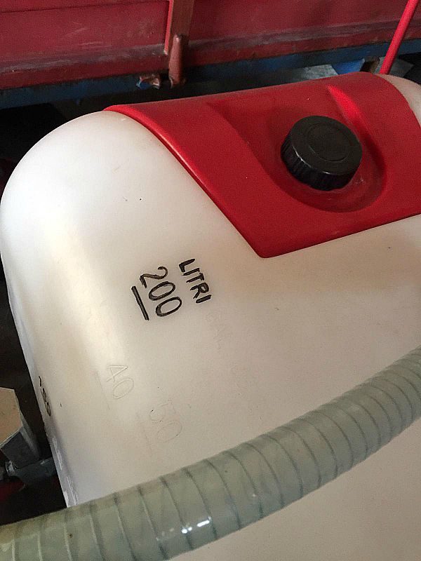 Trattore da frutteto Valpadana 6060 Si tratta di un trattore da frutteto Valpadana 6060 cv 60 snodato in mezzo con botte da 200 lt  per diserbante con targa e libretto. Il trattore è in una condizione che definiremmo "immacolato"