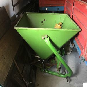 Seminatrice_da_trattore_attrezzatura_officina_meccanica