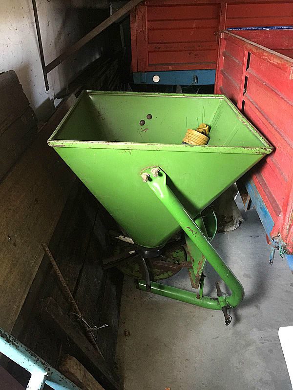 Seminatrice_da_trattore_attrezzatura_officina_meccanica