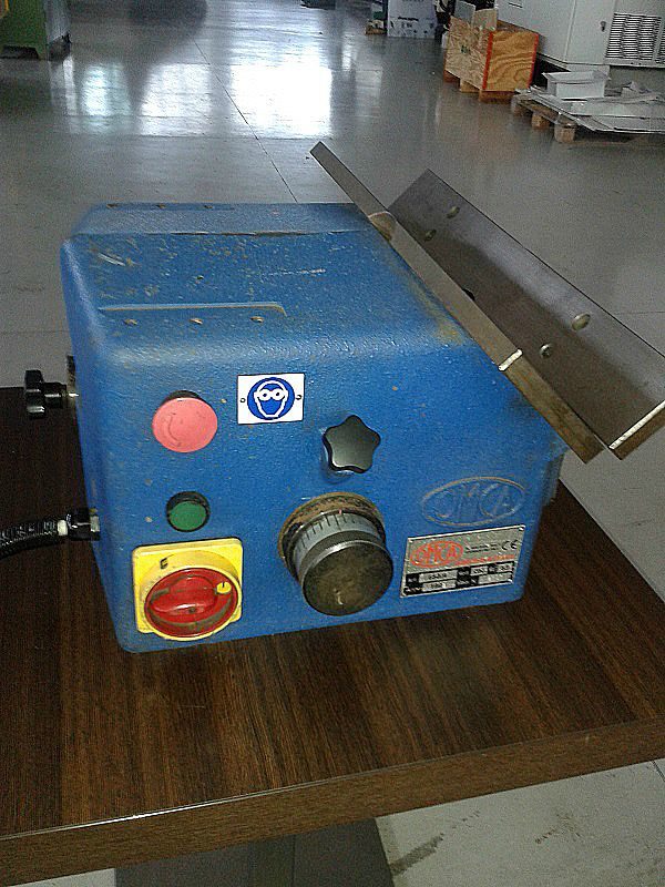 Smussatrice_OMCA_modello_650A_attrezzatura_officina_meccanica