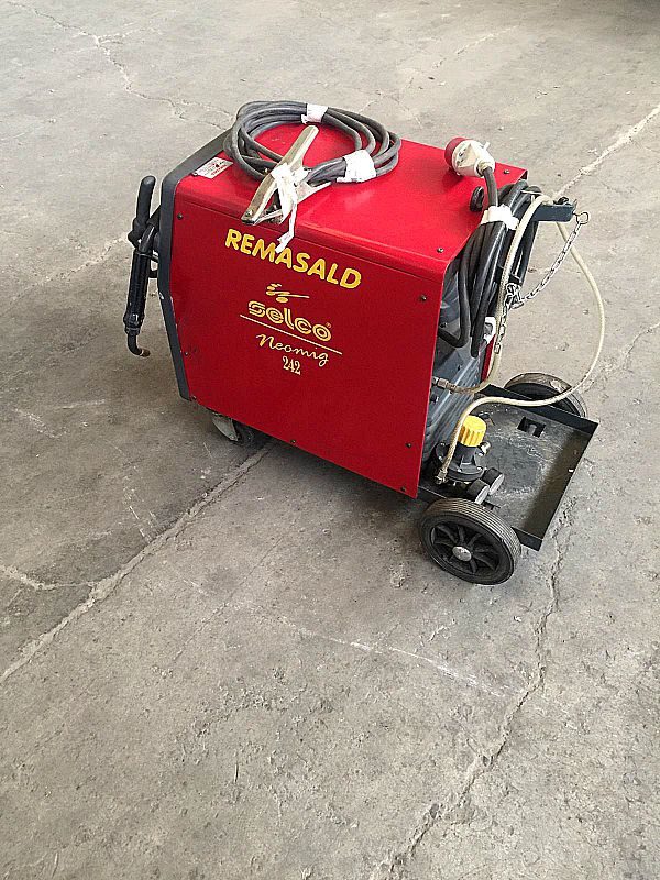 Saldatrice_a_filo_Selco_Neomig_242_attrezzatura_officina_meccanica