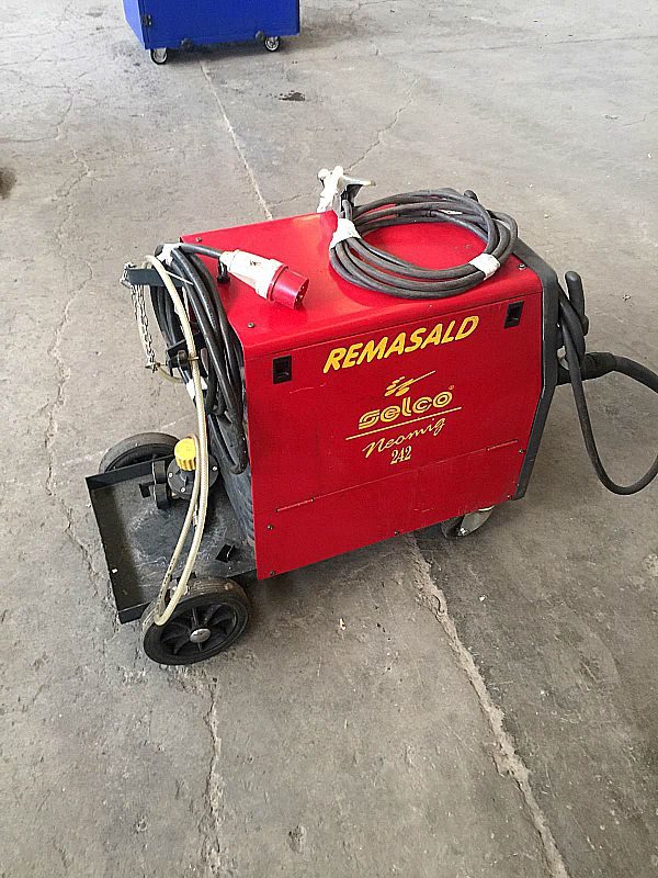 Saldatrice_a_filo_Selco_Neomig_242_attrezzatura_officina_meccanica