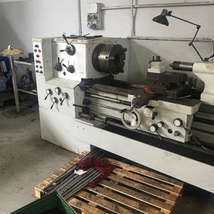 Tornio_Grazioli_mod_Dana_300_2000x300_passaggio_barra_90_1_attrezzatura_officina_meccanica